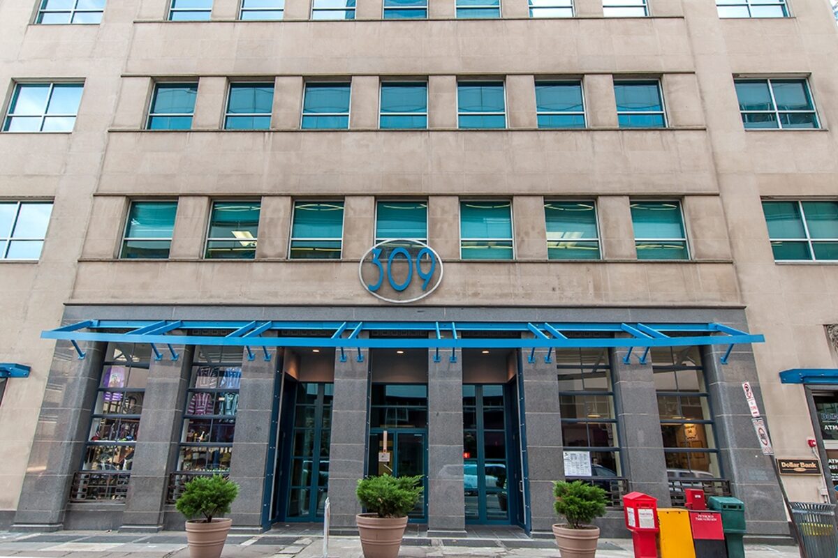 309 Smithfield Street entrance